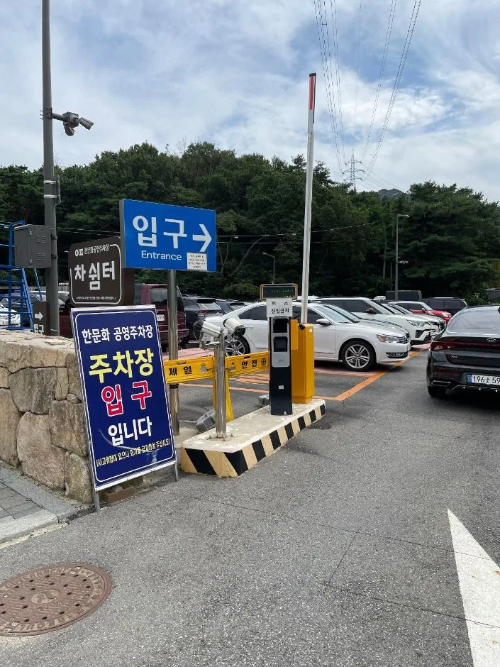 서울 은평구 진관사 비구니 사찰의 고요하고 정갈한 경내와 전통 목조 건축물